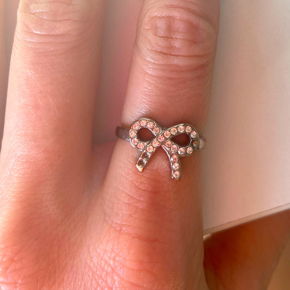 Silvery jeweled ribbon bow ring - A FEW JEWELS MISSING